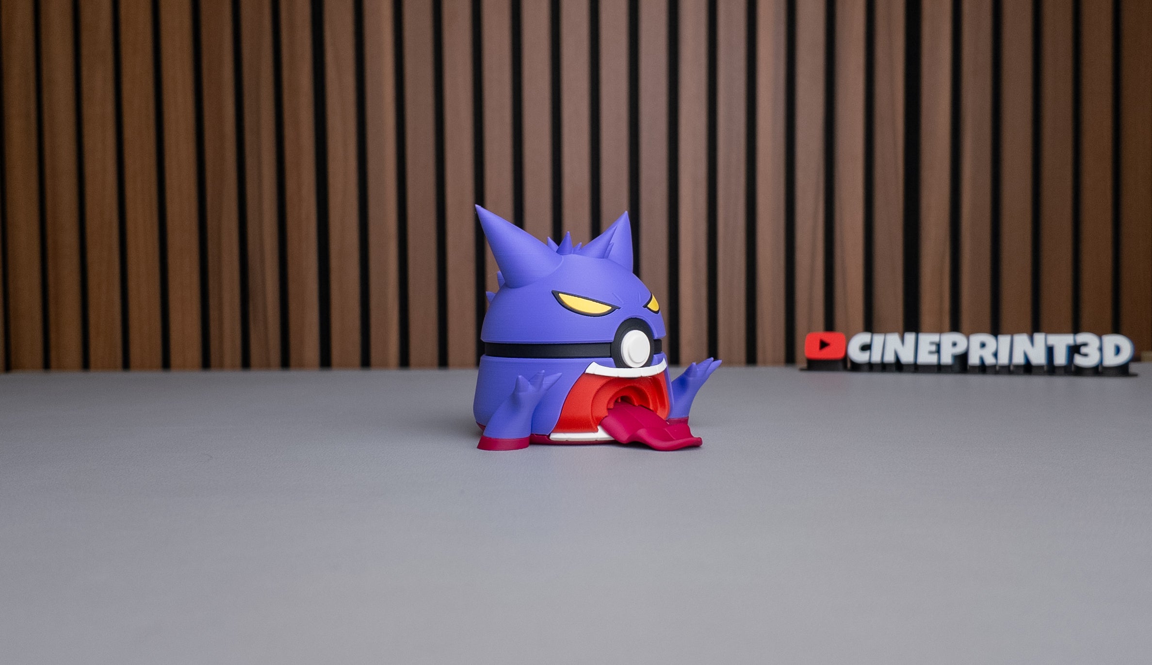 Gigantamax Gengar Ball