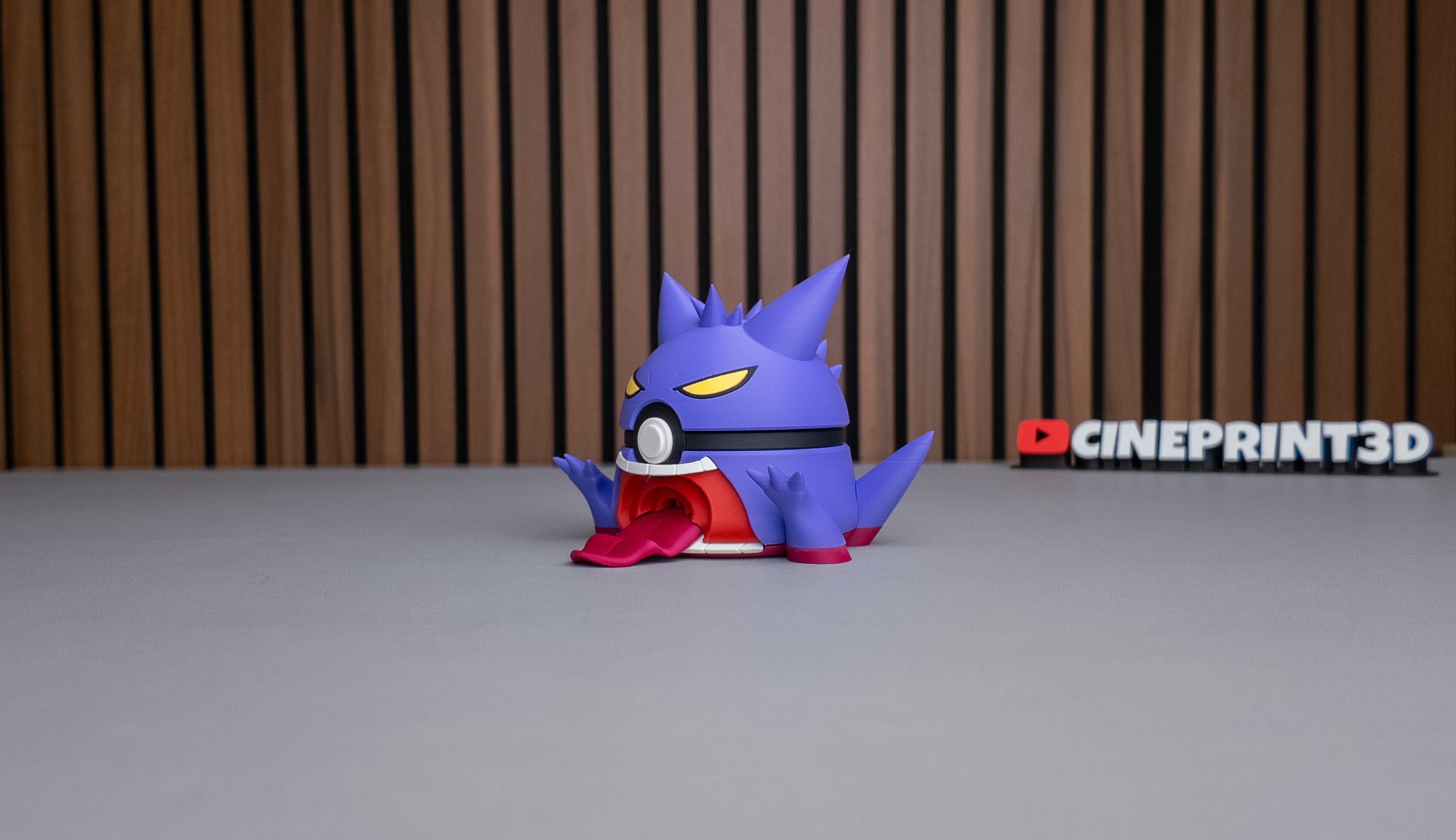 Gigantamax Gengar Ball